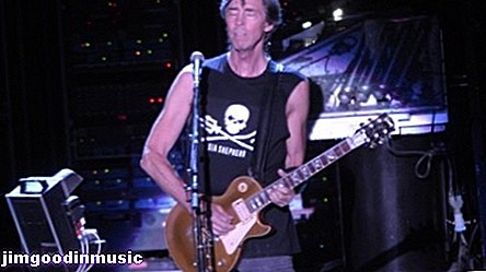 Tom Scholz in Gibson Les Paul
