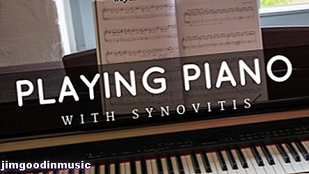 Spēlējot klavieres ar plaukstas locītavas sāpēm