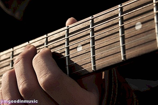 10 näpunäidet kitarri mängimise õppimiseks