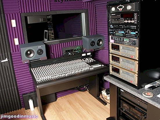 घर पर एक साधारण रिकॉर्डिंग स्टूडियो कैसे सेट करें